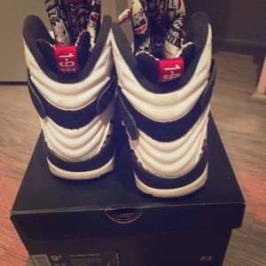 Air Jordan Retro 8 size 9.5 White/Black/Red